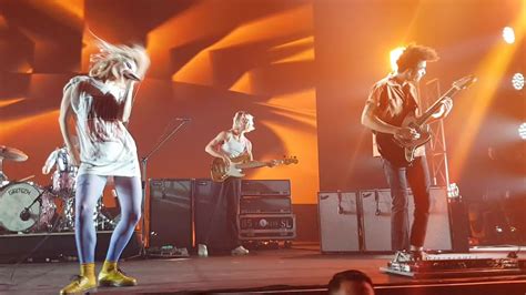 Crushcrushcrush - Paramore (Live in Manila 2018) - YouTube