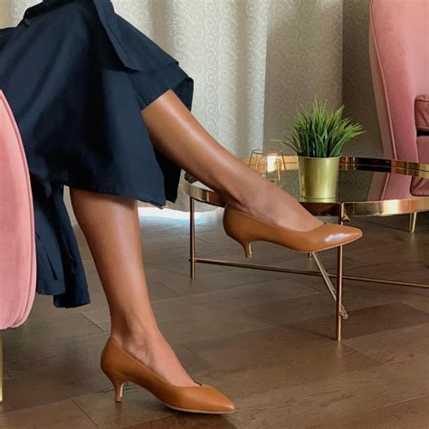 Extra-wide Fit tan leather kitten heels – Sargasso and Grey