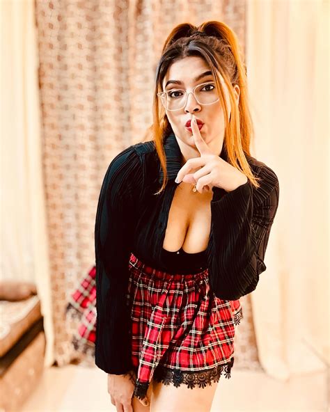 Tanya Chaudhari flaunts her cleavage in the mini dress