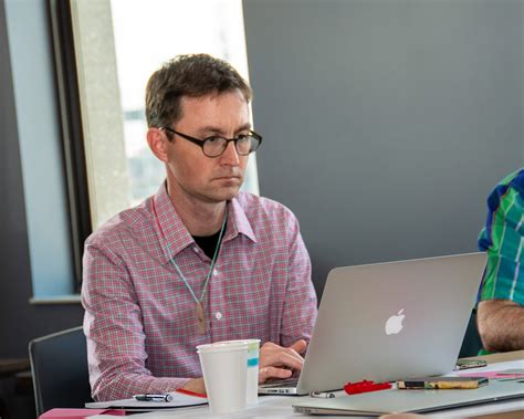 Streamlining Digital Experiences: Adapting to AI in Business
