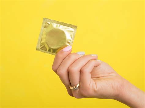 Frauenkondom: Wie funktioniert das Femidom?