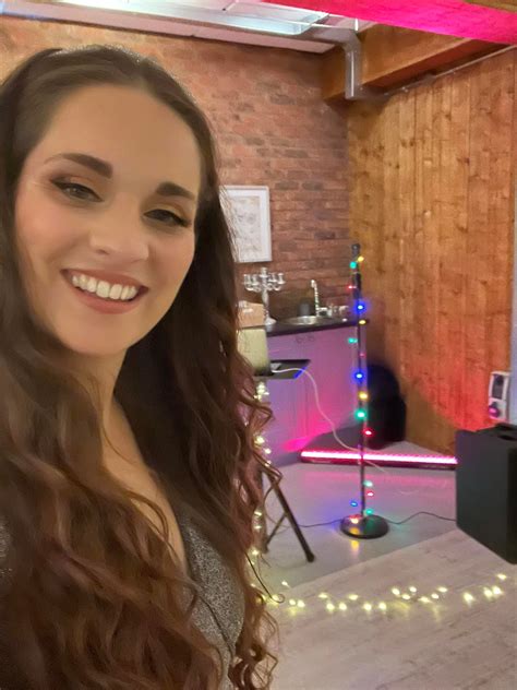 Chloe Hawkins Vocalist