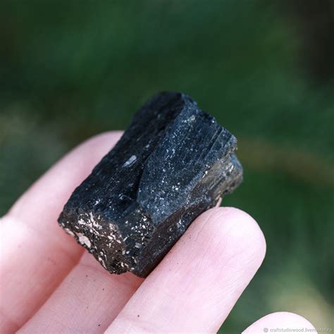 Шерл, черный турмалин, крупный, 34*24,5*11,5 мм в интернет-магазине ...