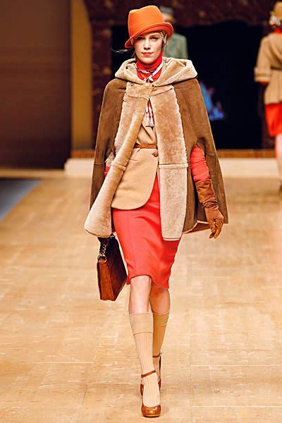 кейп выкройка - Поиск в Google | Fashion, Stylish women, Poncho