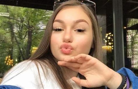 Стрес! Крисия се закръгли, ето как бори килограмите СНИМКА