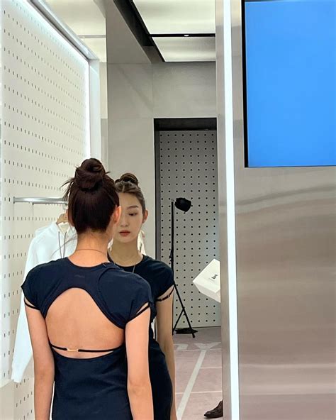 韩国「最美大嫂」蜂腰长腿狂秀球鞋！DJ Soda 竟玩起「湿身大战」？！ 球鞋资讯 FLIGHTCLUB中文站|SNEAKER球鞋资讯第一站