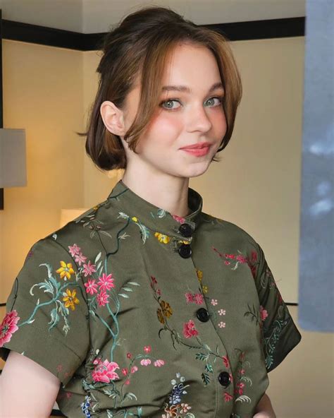 Emma Myers Style, Clothes, Outfits and Fashion • CelebMafia