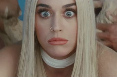 Le GIF con le facce buffe ed espressioni facciali - 100 immagini