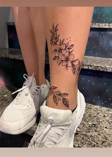 Tatuagem Delicada Na Perna Feminina