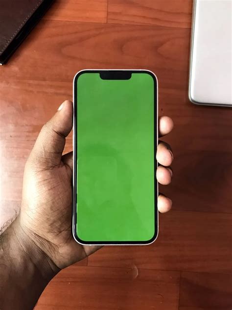 Apple, что случилось с качеством? iOS 16.1 вызывает зелёный экран и ...