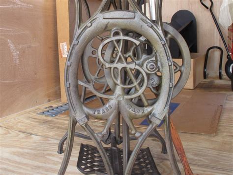 Singer sewing machine base - Era? | Collectors Weekly