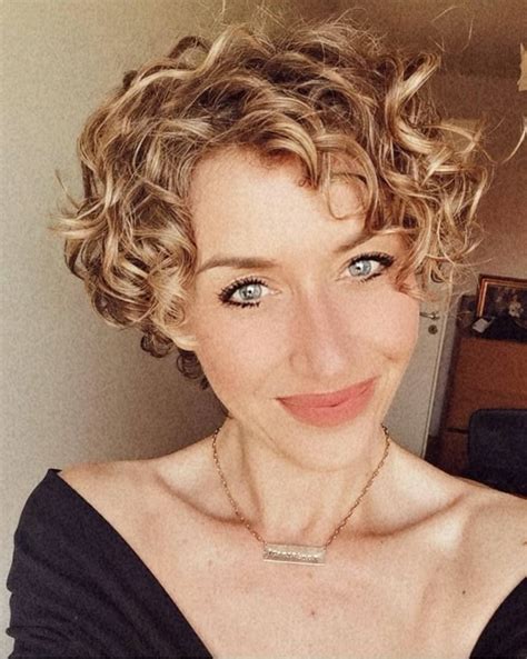 Short Curly Cuts, Short Permed Hair, Short Curly Hairstyles For Women ...