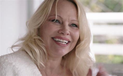 Pamela Anderson To Release Plant-Based Cookbook