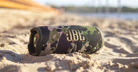 Обзор JBL Charge 5 — почти совершенная Bluetooth-колонка - Hi-Tech Mail.ru