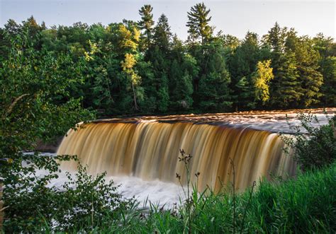 Tahquamenon Falls : r/Michigan