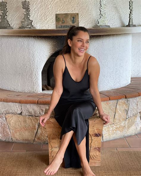 Sara Maldonado's feet