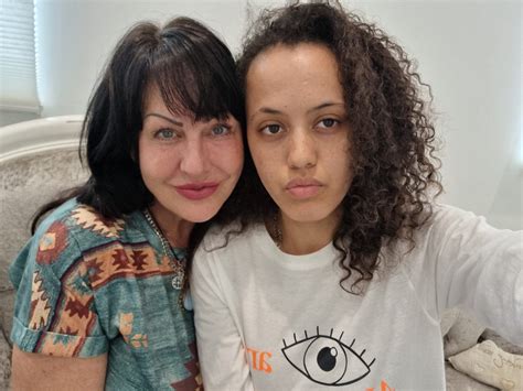 Mom and daughter duo rake in over $8,900 a month posing naked together