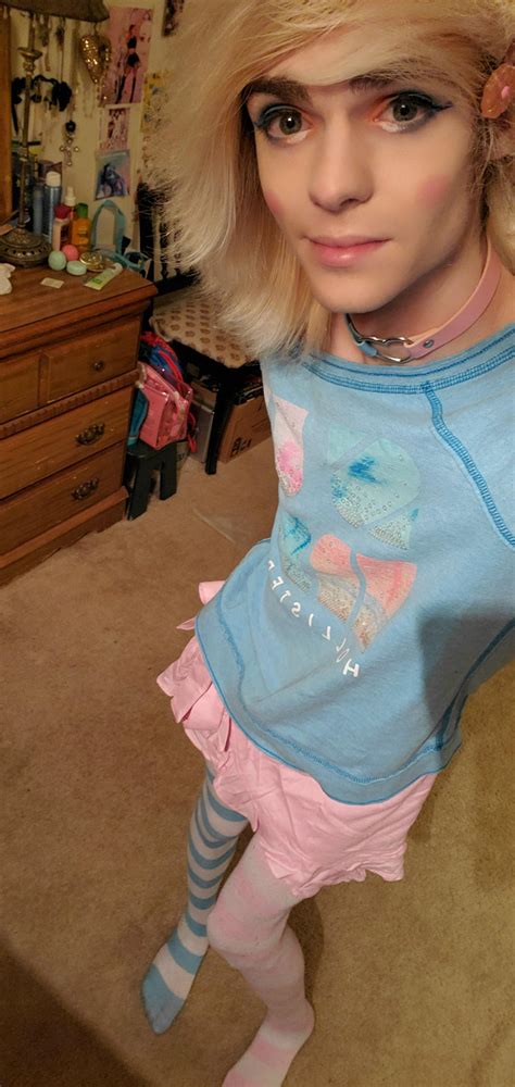 Am I cute enough to be your femboyfriend yet? 🥰💘💙 : r/femboy