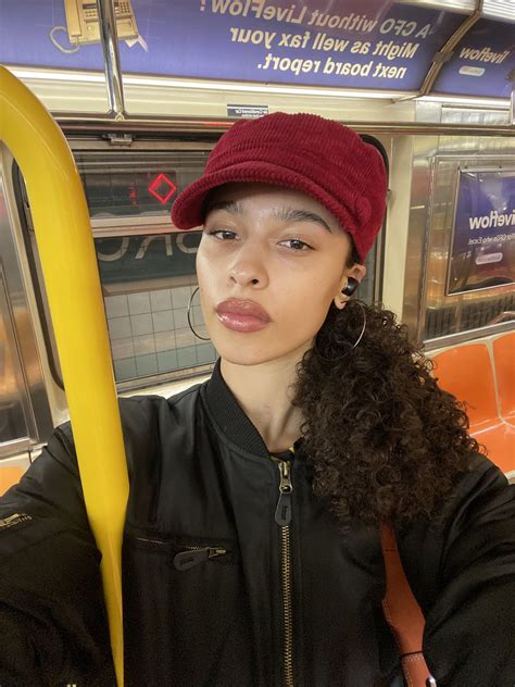 sarina 🛋 (@svrinx) on X in 2025 | Women, Quick