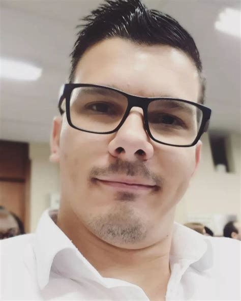 Plane passenger 'allergic to everything' hides in loo for flight after