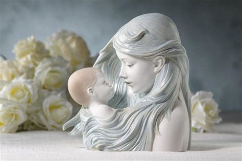 10 statues you can gift your mum any day - Arabianbusiness