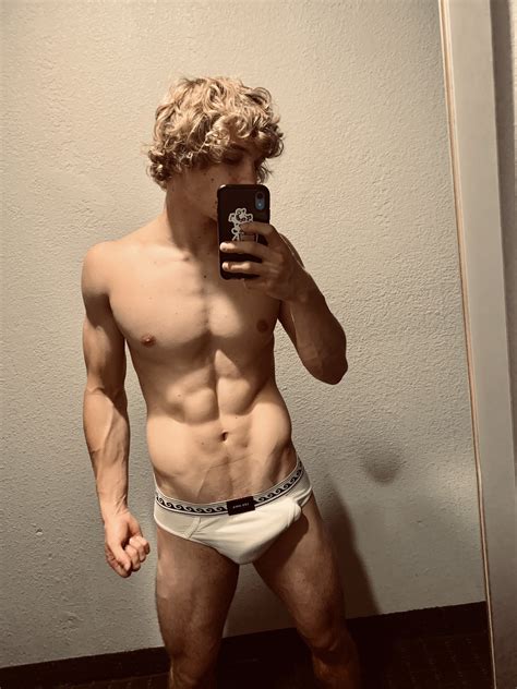 HOTTEST BLONDE GUY on Twitter: "RT @sunshynesmile99: RT when you see it