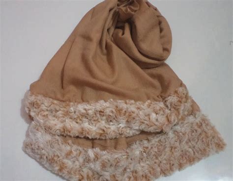 Fake Fur Scarves at best price in Delhi by LA Colors | ID: 3822269133