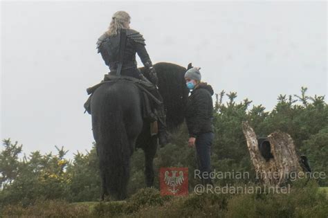 EXCLUSIVE: Henry Cavill rides a new horse for The Witcher - Redanian ...