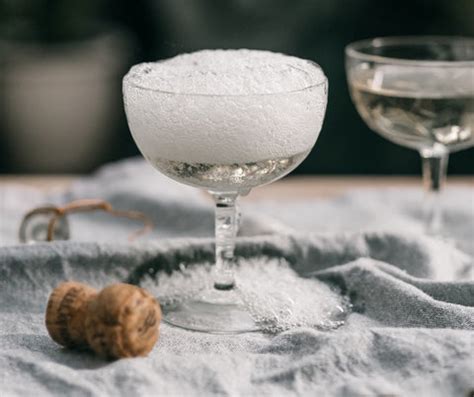 How to Open Prosecco Sparkling Wine & Pour it Correctly – SYLTBAR.com