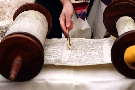 The Torah: The Heart and Rhythm of Jewish Life | Messianic Bible