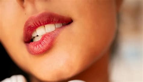 O Que Significa Morder Os Labios