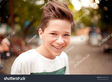Junge 16: Stockfotos, Bilder und Fotografie | Shutterstock
