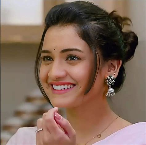 hruta durgule photo marathi actress beautiful women naturally