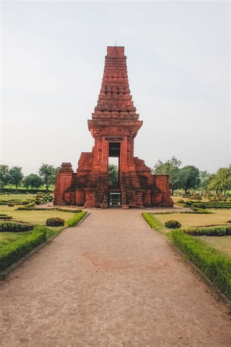 trowulan indonesia  traveling teacher