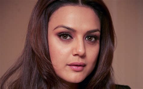 Preity Zinta - Wallpics.Net - Wallpapers, Photos, Pictures, Backgrounds