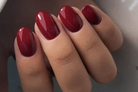 Unghie bordeaux: tante idee per realizzarle - Accademia Nails
