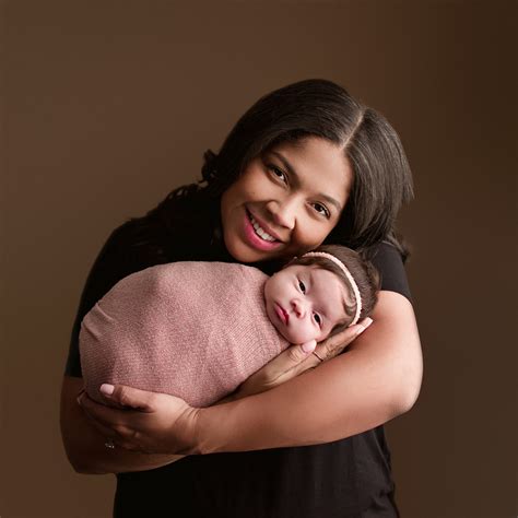 mom  baby photoshoot zartarel newborn photography