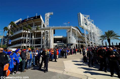 Super Gallery: Florida-Georgia Gator walk | GatorCountry.com