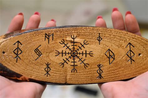 Norse Protection Symbols : "White Vegvisir and Valknut Viking symbols ...