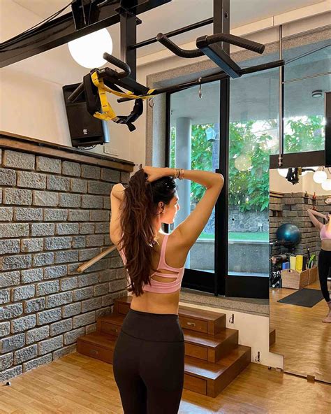 Gym Fire Is On: Athiya Shetty looks ultra hot in pink sports bra and