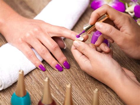 manfaat manicure pedicure   melakukannya  rumah