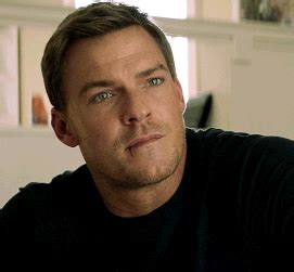 reacher actor alan ritchson delivers bible lesson responds