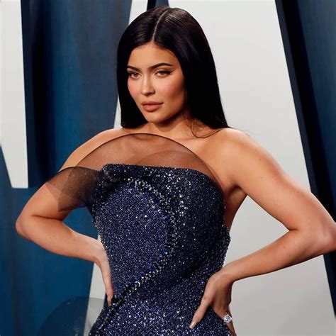 Kylie Jenner News: Latest Makeup, Hair, Outfits & Style Pics - Page 2 of 12