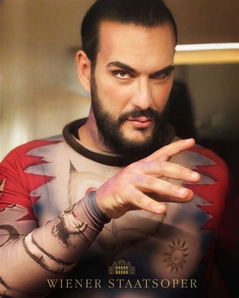 antonio  matteo debutta alla wiener staatsoper inscenando osmin