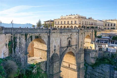 The Beautiful Spanish Town of Ronda - Migrating Miss