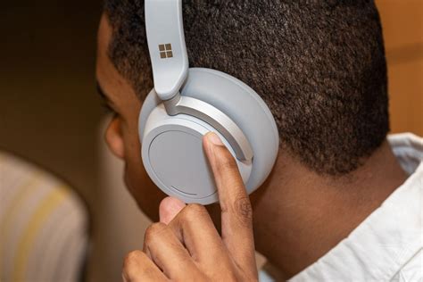 Microsoft Surface Headphones review: all the style without the polish ...
