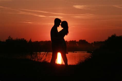 15+ Pictures of Love Couples at Sunset, Couple Sunset Wallpapers
