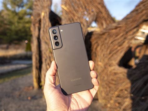 Samsung Galaxy S21 FE vs. Google Pixel 6: Battle of the value flagships