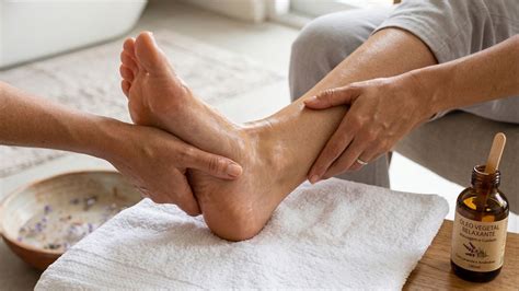 O Que Fazer Para Desinchar Os Pés - Como fazer um escalda-pés relaxante que reduz inchaço nas pernas após ...