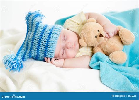 Schlafendes Baby stockfoto. Bild von leben, hand, kindheit - 30255288